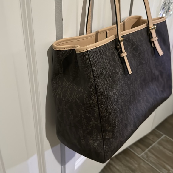 Michael Kors purse - Picture 6 of 10